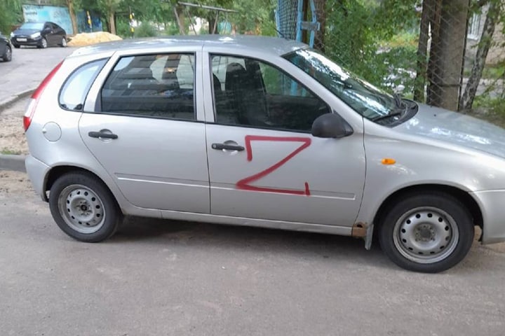 В Воронеже неизвестные нанесли краской букву Z на несколько автомобилей
